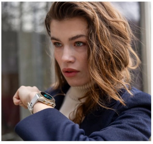 Zegarek GARMIN FENIX 8 43 mm SAPPHIRE AMOLED SOLAR 010-02903-40 SMARTWATCH (010-02903-40) Soft gold ze skórzanym paskiem