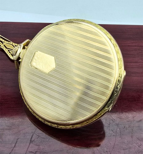 Używany, złoty (14k) zegarek kieszonkowy DOXA pięknie zdobiony z dewizką