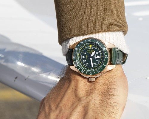 Zegarek Aviator Airacobra GMT V13723094)