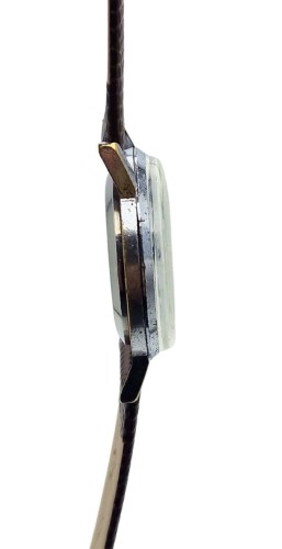 Cienki zegarek vintage – unikatowy profil, retro styl