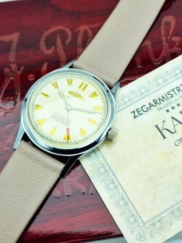 Zegarek DELBANA z lat 50-tych z giloszem