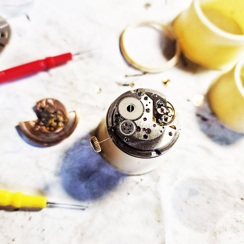SERWIS MECHANIZMU ZEGARKA MECHANICZNEGO OMEGA  - NAPRAWA ZEGARKÓW