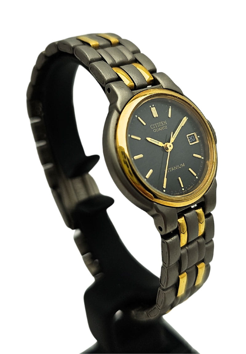 Damski UŻYWANY TYTANOWY CITIZEN ze złoconymi  elementami