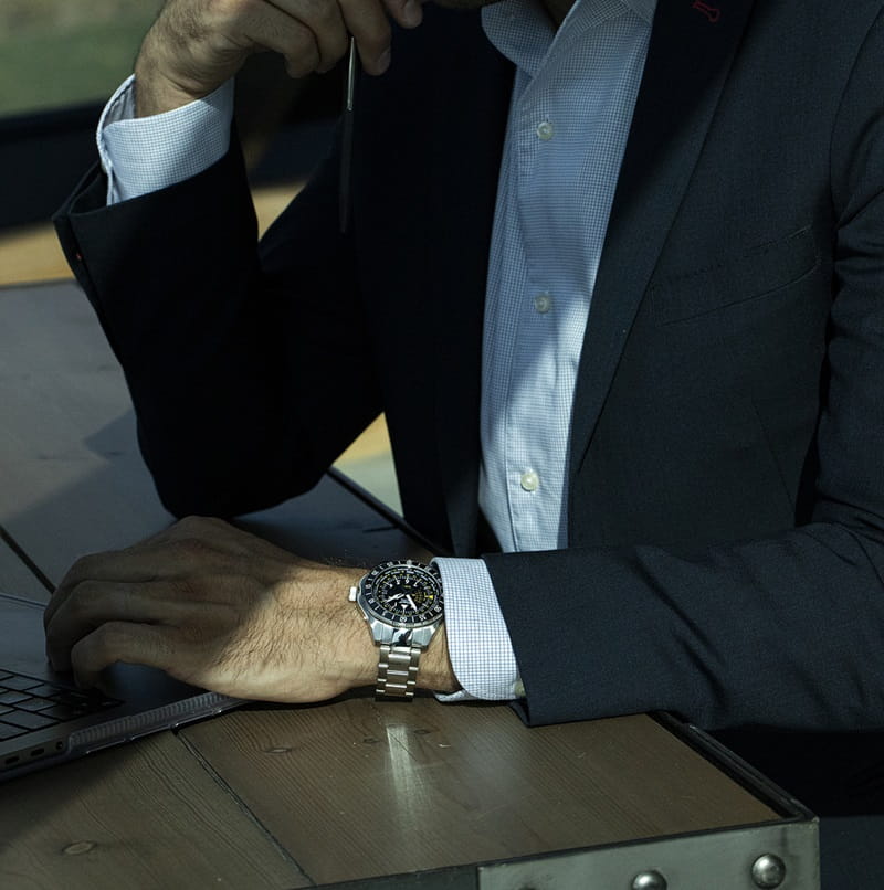 Zegarek Aviator Airacobra GMT V.1.37.0.307.5 (V13703075)