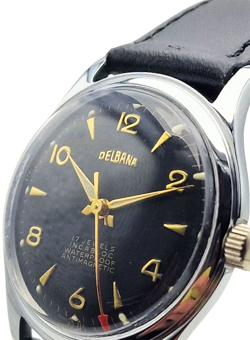 Złoto i czerń – stary zegarek w stanie kolekcjonerskim