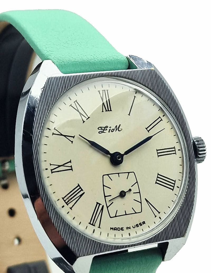 Stylowy zegarek vintage ZSRR z osobnym sekundnikiem